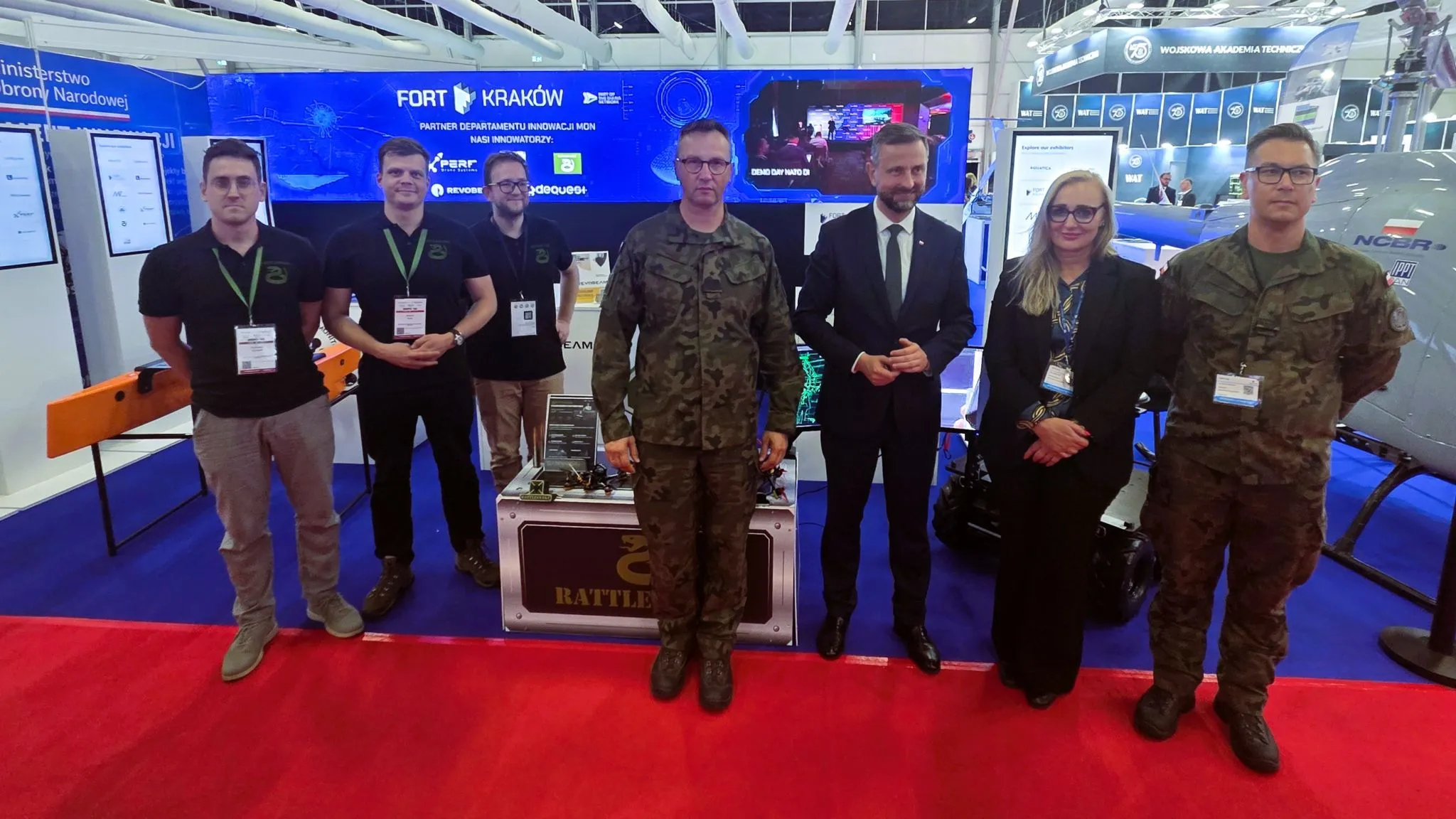 The Rattlesnake team with Deputy Prime Minister and Minister of National Defence Władysław Kosiniak-Kamysz and Ministry of National Defence officials at the FORT Kraków stand at MSPO 2026